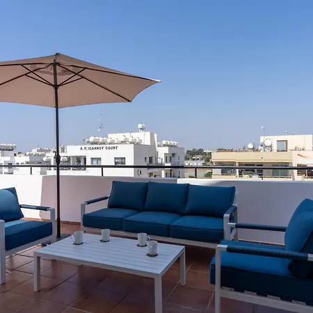 Appartement Chloris 3- Bedroom W/pool In Larnaca
