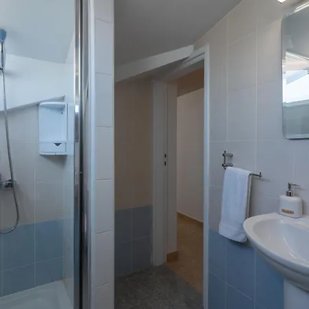 Chloris 3- Bedroom W/pool In 라르나카