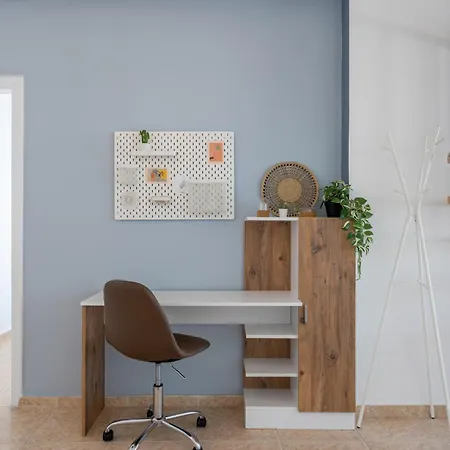 Chloris 3- Bedroom W/pool In Lárnaka