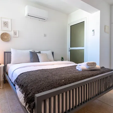 Appartement Chloris 3- Bedroom W/pool In Larnaca