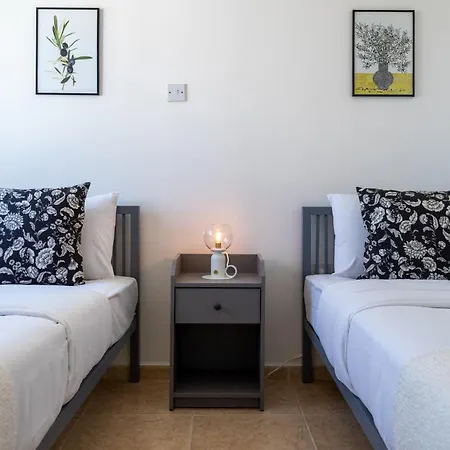 Chloris 3- Bedroom W/pool In