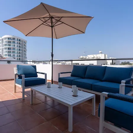 Chloris 3- Bedroom W/pool In 라르나카