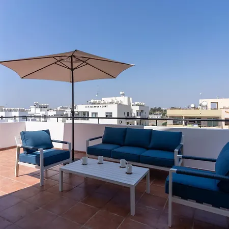 Chloris 3- Bedroom W/pool In 라르나카