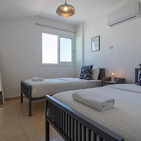 Apartament Chloris 3- Bedroom W/pool In Larnaca