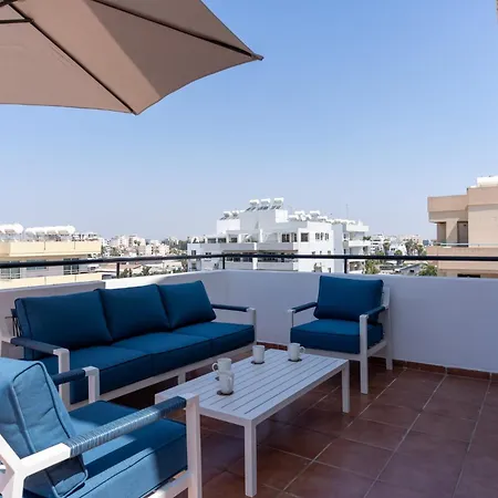 Apartment Chloris 3- Bedroom W/pool In Larnaca