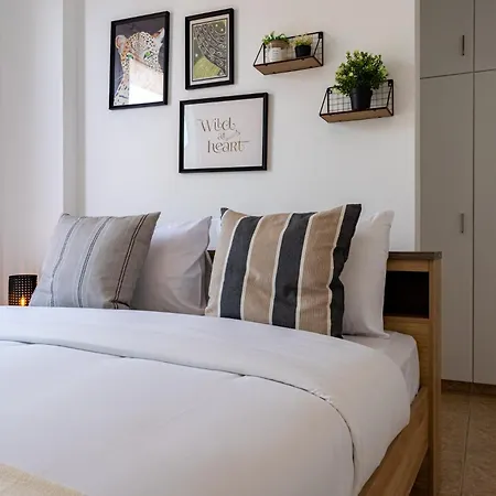 Apartamento Chloris 3- Bedroom W/pool In Lárnaca