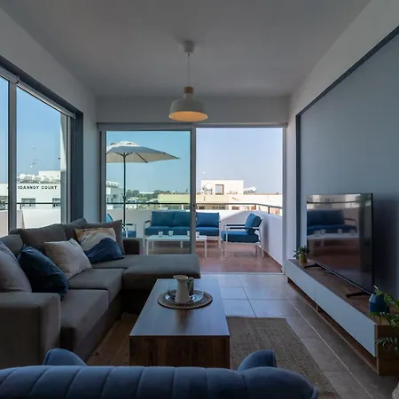 Chloris 3- Bedroom W/pool In Lárnaca