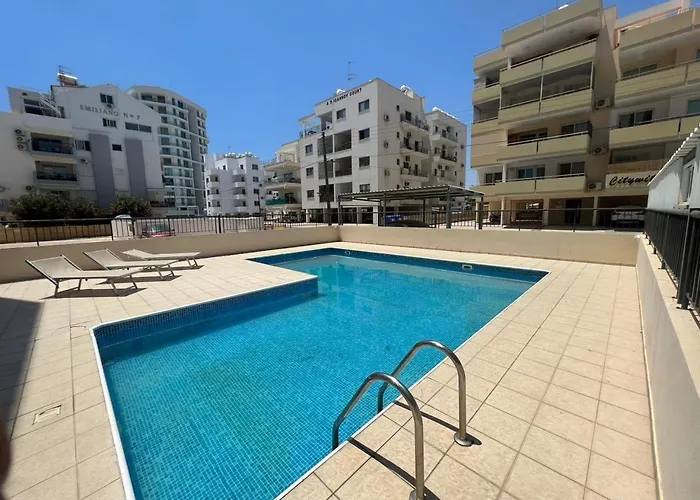 Chloris 3- Bedroom W/pool In Larnaca