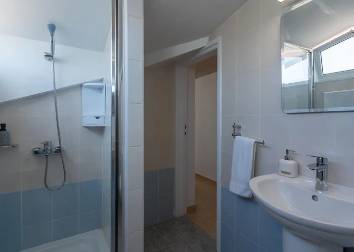 Chloris 3- Bedroom W/pool In Larnaca