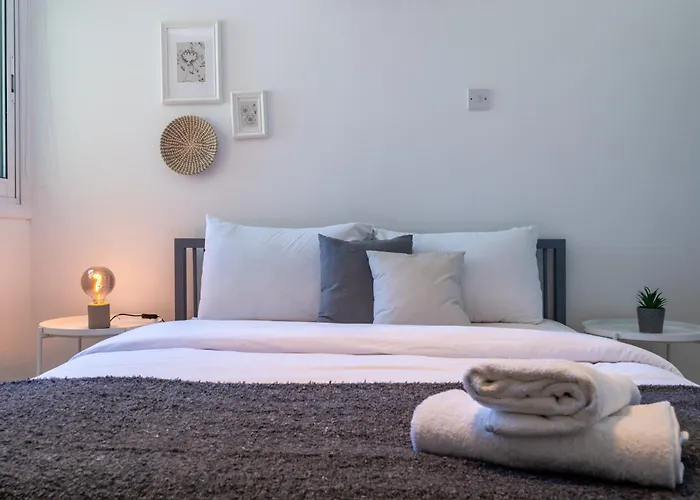 Apartament Chloris 3- Bedroom W/pool In Larnaca