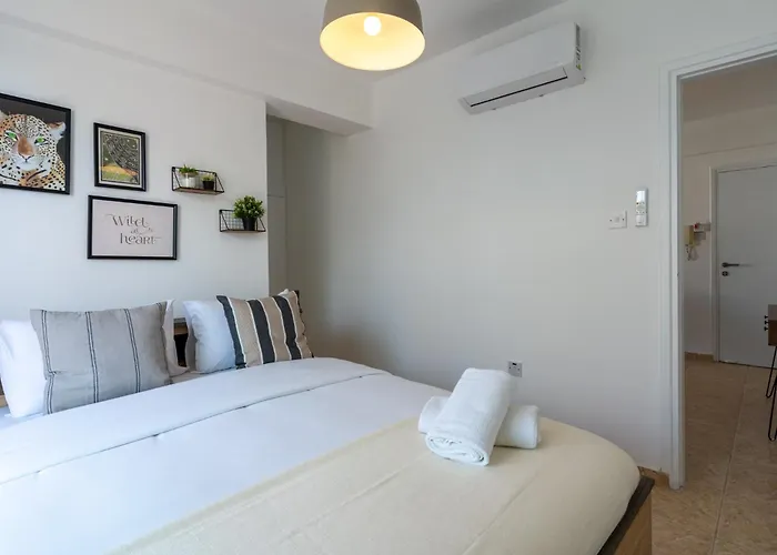 Chloris 3- Bedroom W/pool In Larnaca