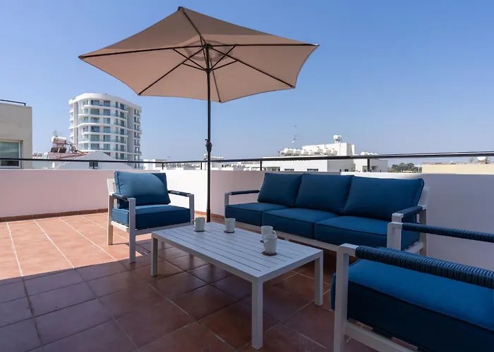 Chloris 3- Bedroom W/pool In Larnaca