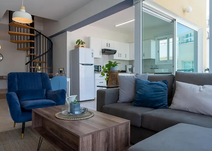 Chloris 3- Bedroom W/pool In Larnaca