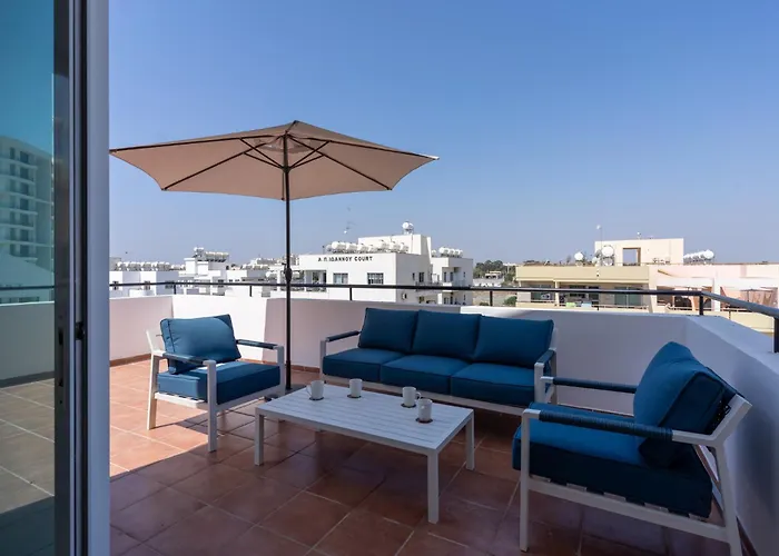 Chloris 3- Bedroom W/pool In Larnaca